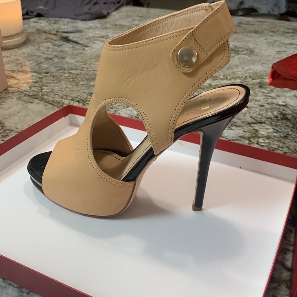 Rousseau natural with black heel